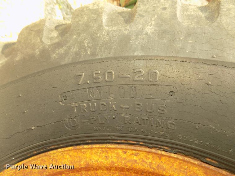 image for item DZ9518 John Deere L Series 51 manure spreader