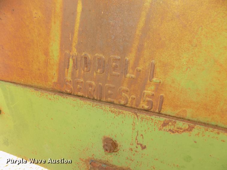 image for item DZ9518 John Deere L Series 51 manure spreader