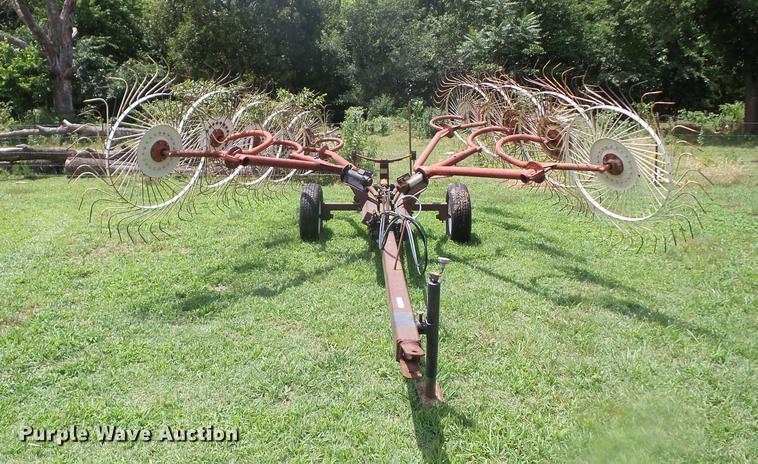 image for item EI9842 M&W RC456 hay rake