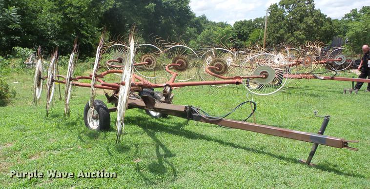 image for item EI9842 M&W RC456 hay rake