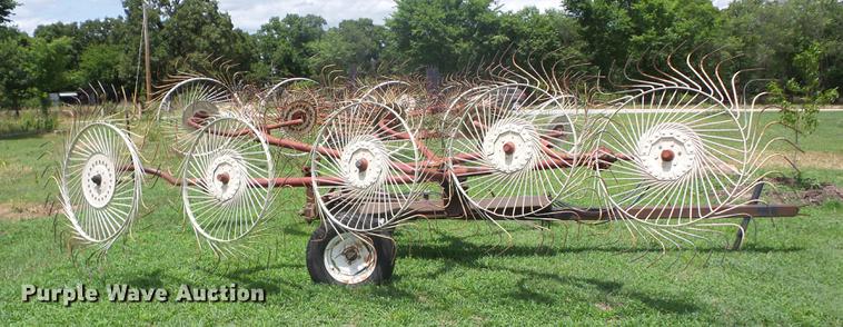 image for item EI9842 M&W RC456 hay rake