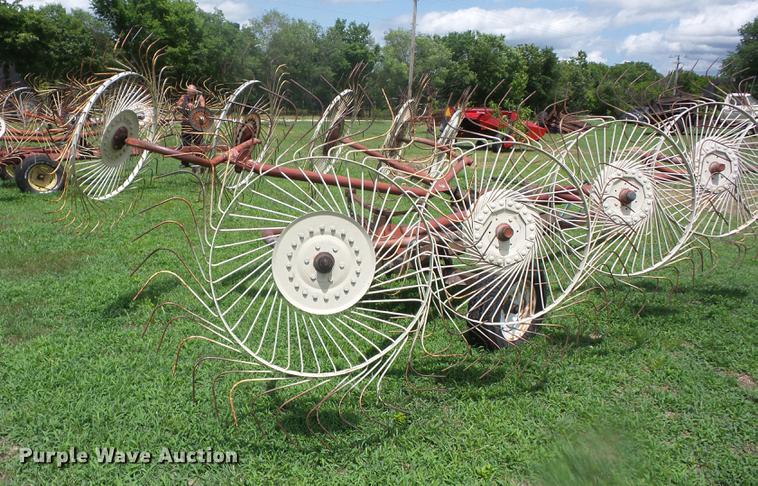 image for item EI9842 M&W RC456 hay rake