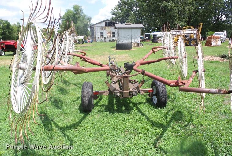 image for item EI9842 M&W RC456 hay rake