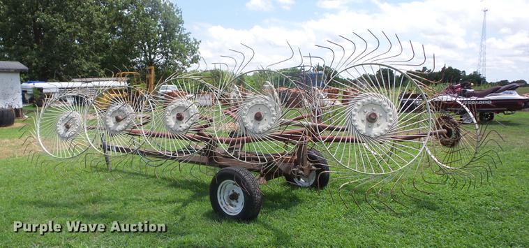 image for item EI9842 M&W RC456 hay rake