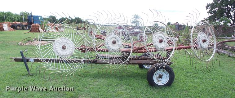 image for item EI9842 M&W RC456 hay rake