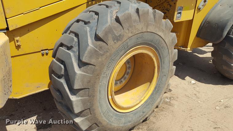 image for item DD1145 2010 John Deere 624K High Lift wheel loader
