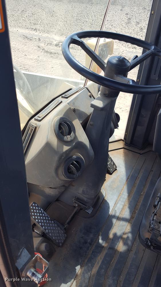 image for item DD1145 2010 John Deere 624K High Lift wheel loader