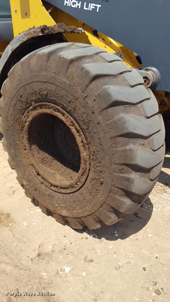 image for item DD1146 2010 John Deere 624K High Lift wheel loader