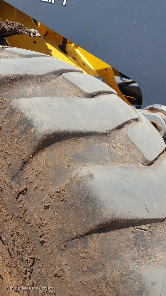 image for item DD1146 2010 John Deere 624K High Lift wheel loader