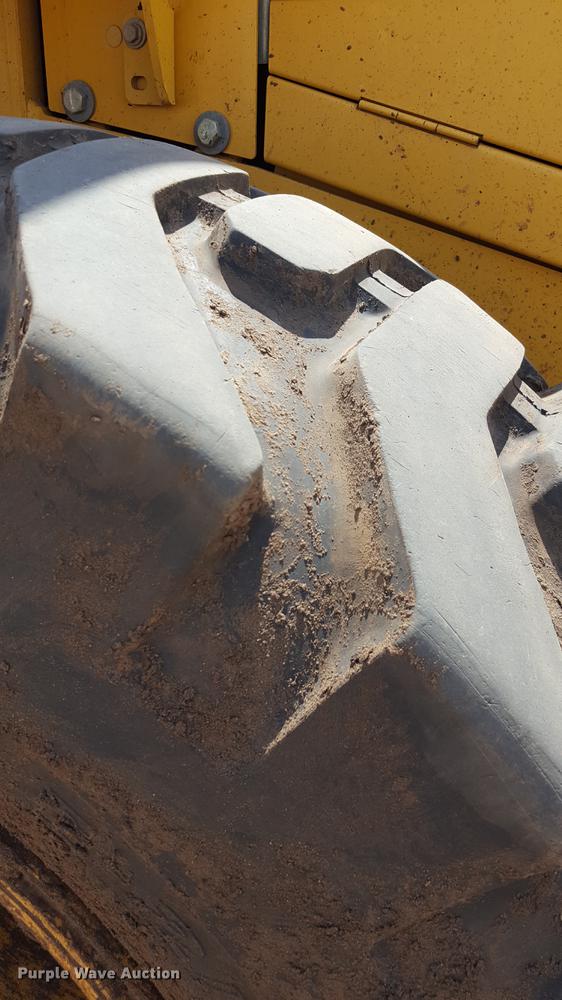 image for item DD1146 2010 John Deere 624K High Lift wheel loader