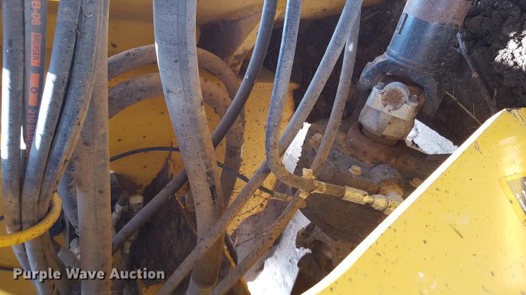 image for item DD1146 2010 John Deere 624K High Lift wheel loader