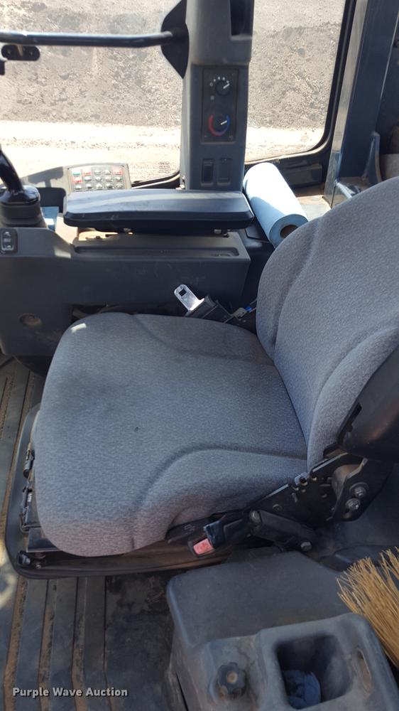 image for item DD1146 2010 John Deere 624K High Lift wheel loader