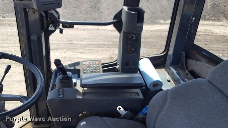 image for item DD1146 2010 John Deere 624K High Lift wheel loader