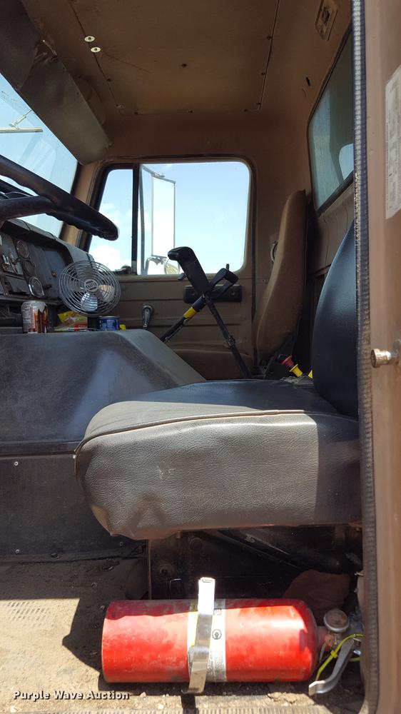 image for item DD1147 1986 International S2200 dump truck