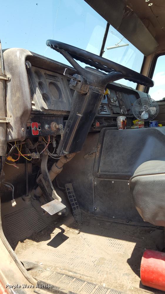 image for item DD1147 1986 International S2200 dump truck