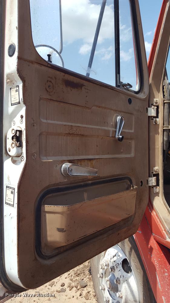 image for item DD1147 1986 International S2200 dump truck