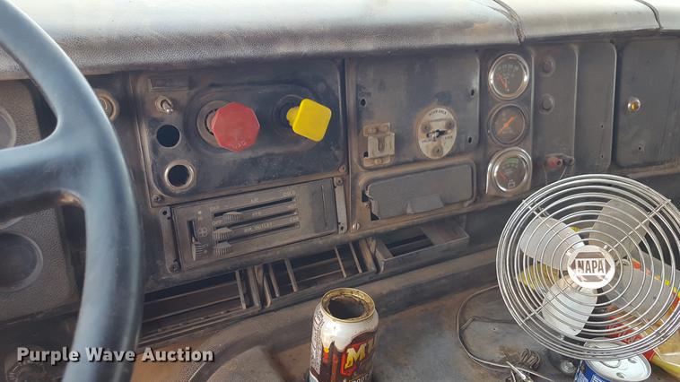 image for item DD1147 1986 International S2200 dump truck