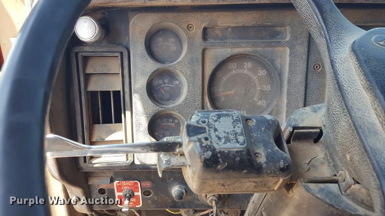 image for item DD1147 1986 International S2200 dump truck