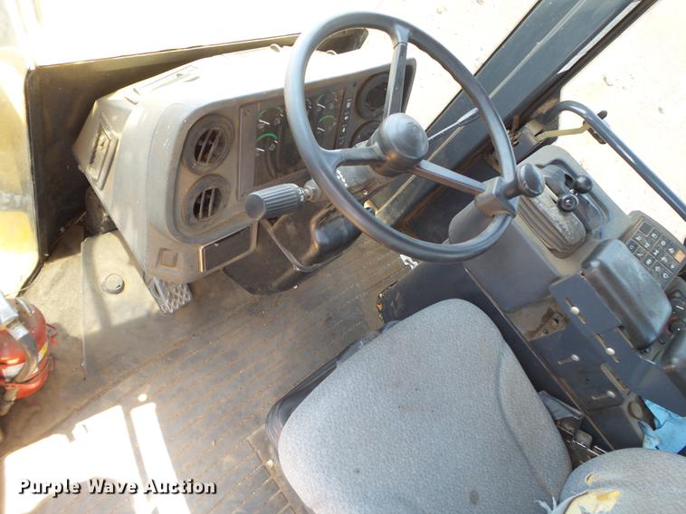 image for item DD1149 2006 John Deere 644J wheel loader