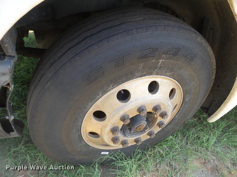 image for item DD1151 2003 Freightliner Columbia semi truck