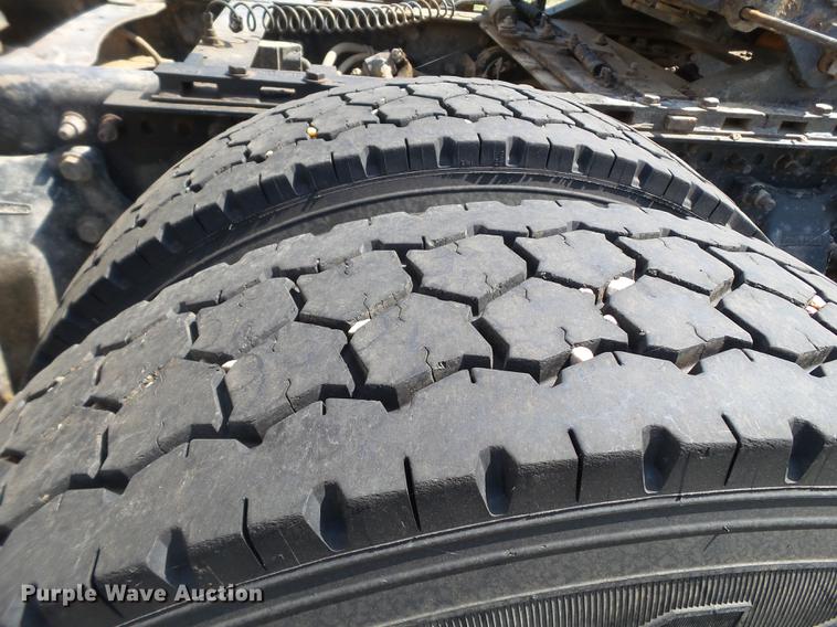 image for item DD1151 2003 Freightliner Columbia semi truck