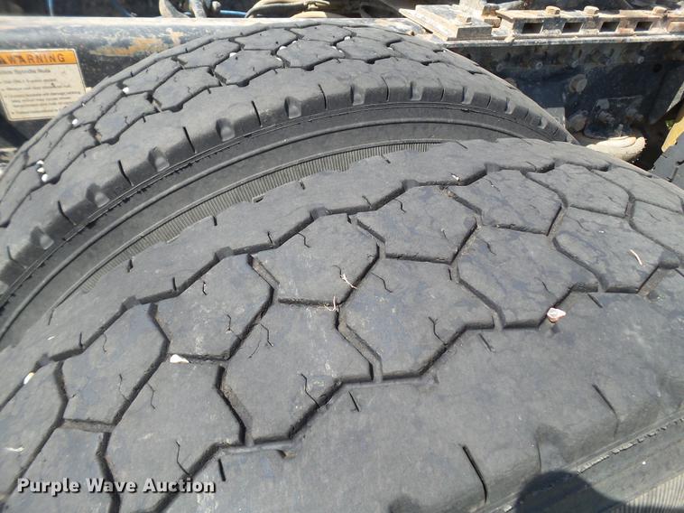 image for item DD1151 2003 Freightliner Columbia semi truck