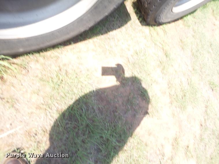 image for item DD1151 2003 Freightliner Columbia semi truck