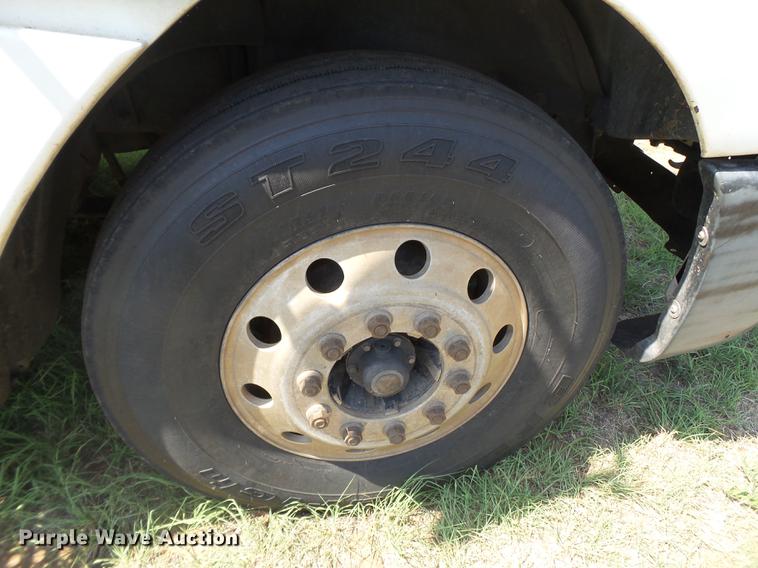 image for item DD1151 2003 Freightliner Columbia semi truck