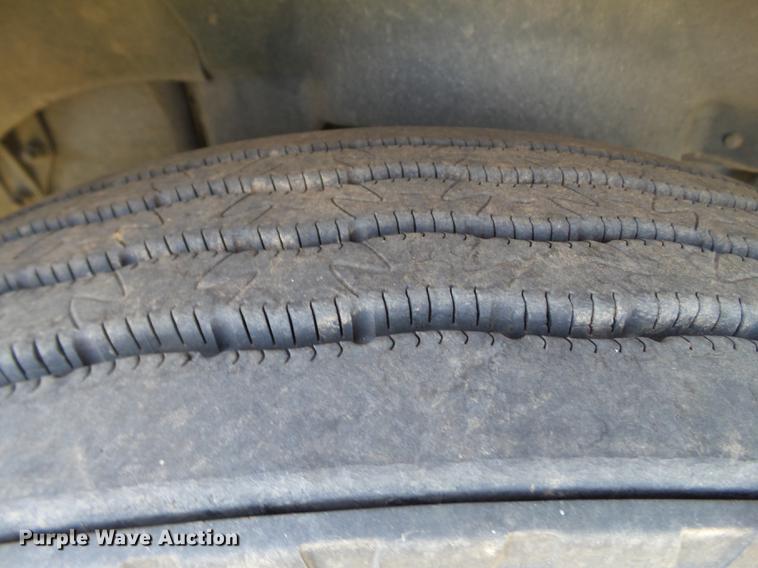 image for item DD1151 2003 Freightliner Columbia semi truck