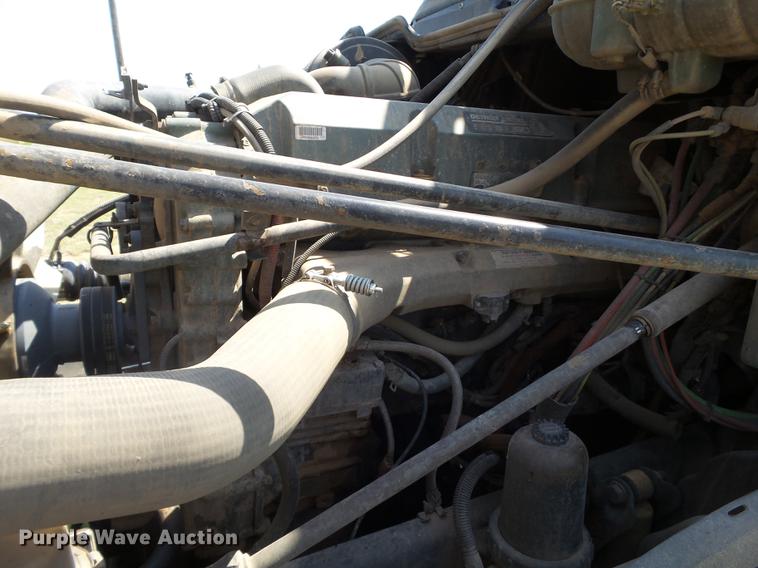 image for item DD1151 2003 Freightliner Columbia semi truck