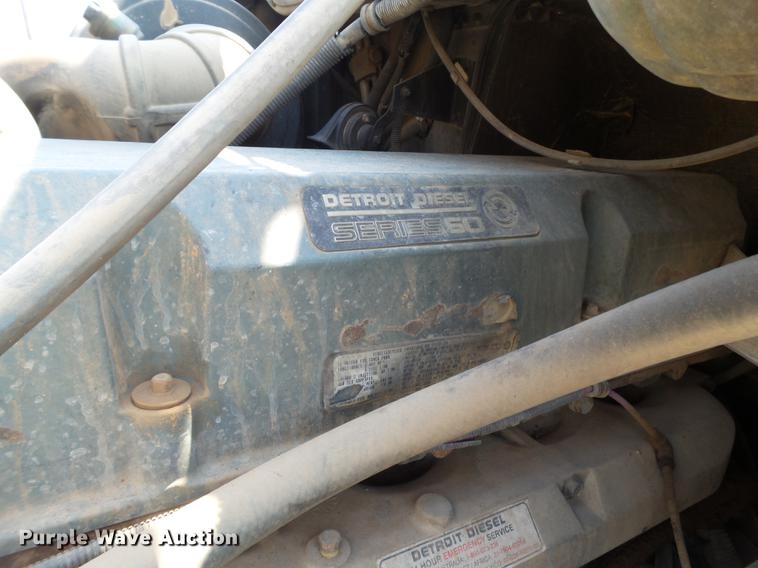 image for item DD1151 2003 Freightliner Columbia semi truck