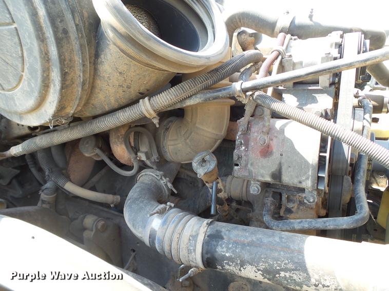 image for item DD1151 2003 Freightliner Columbia semi truck