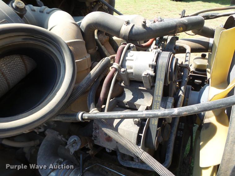 image for item DD1151 2003 Freightliner Columbia semi truck