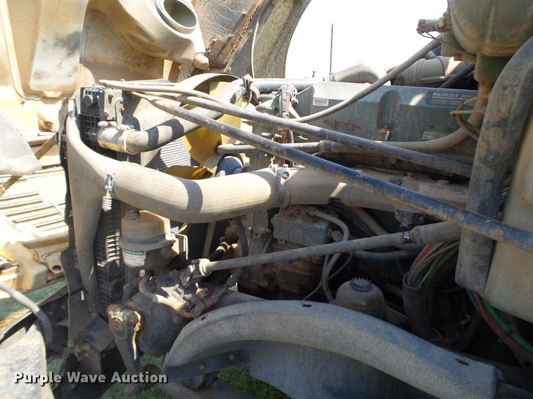 image for item DD1151 2003 Freightliner Columbia semi truck