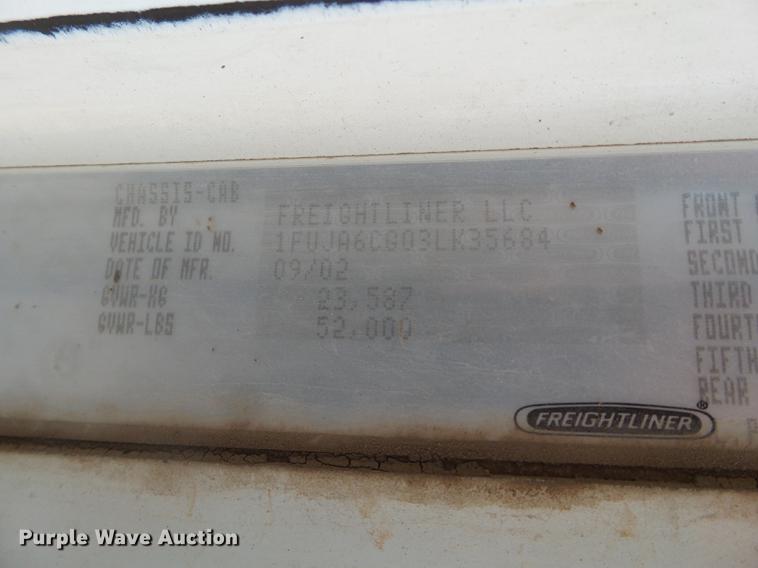 image for item DD1151 2003 Freightliner Columbia semi truck