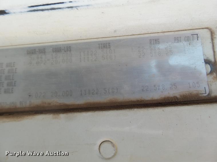 image for item DD1151 2003 Freightliner Columbia semi truck