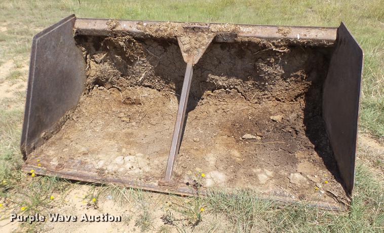 image for item DD1153 Skid steer bucket