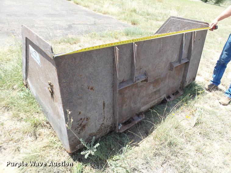image for item DD1153 Skid steer bucket