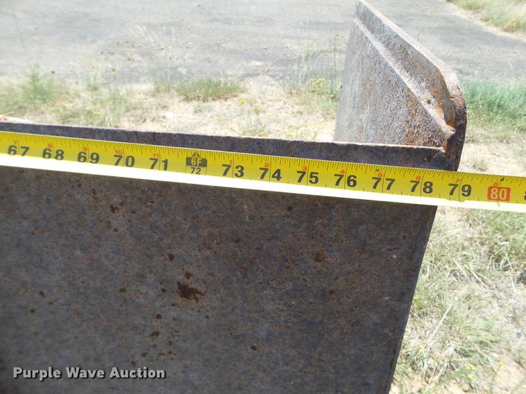 image for item DD1153 Skid steer bucket