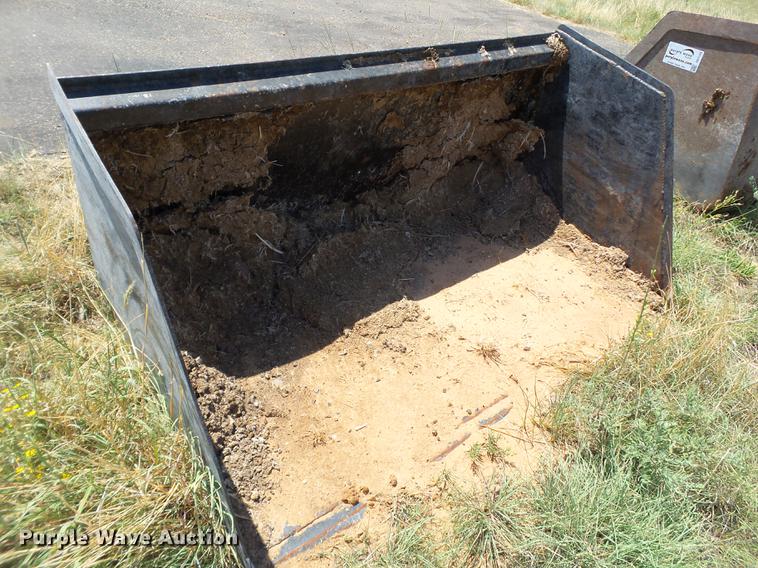 image for item DD1154 Skid steer bucket
