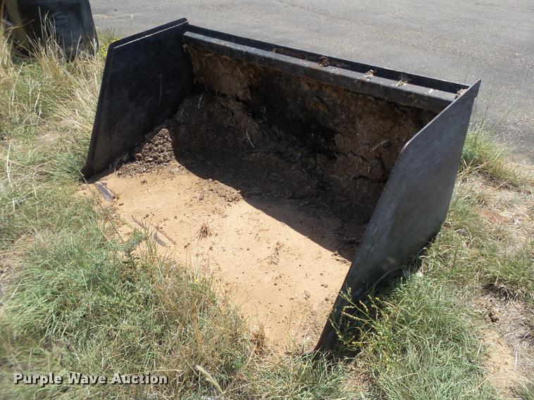 image for item DD1154 Skid steer bucket