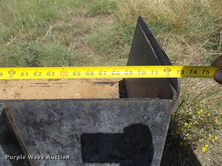 image for item DD1154 Skid steer bucket