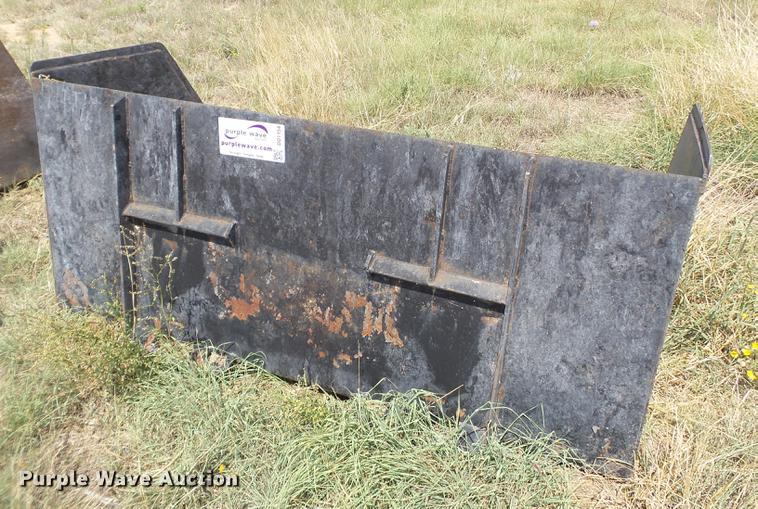 image for item DD1154 Skid steer bucket