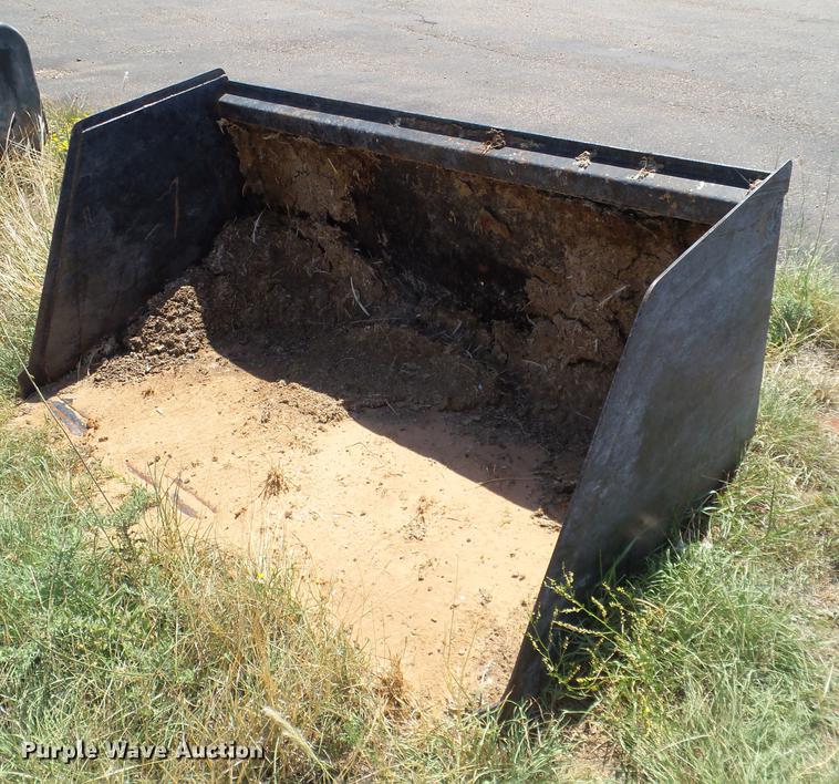 image for item DD1154 Skid steer bucket