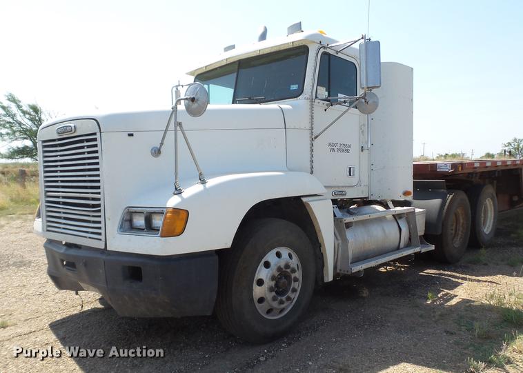 image for item DD1158 2002 Freightliner FLD semi truck