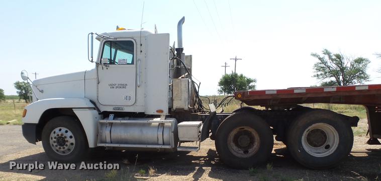 image for item DD1158 2002 Freightliner FLD semi truck