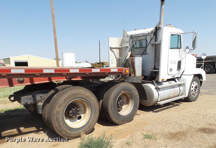 image for item DD1158 2002 Freightliner FLD semi truck
