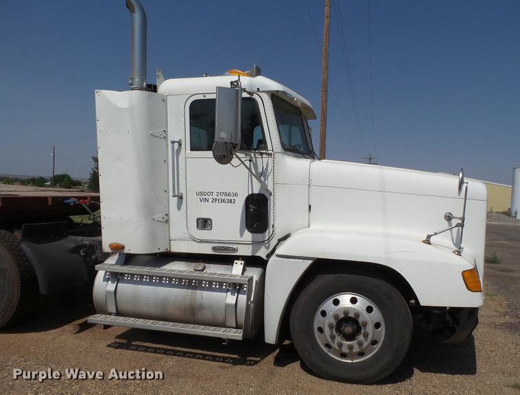 image for item DD1158 2002 Freightliner FLD semi truck