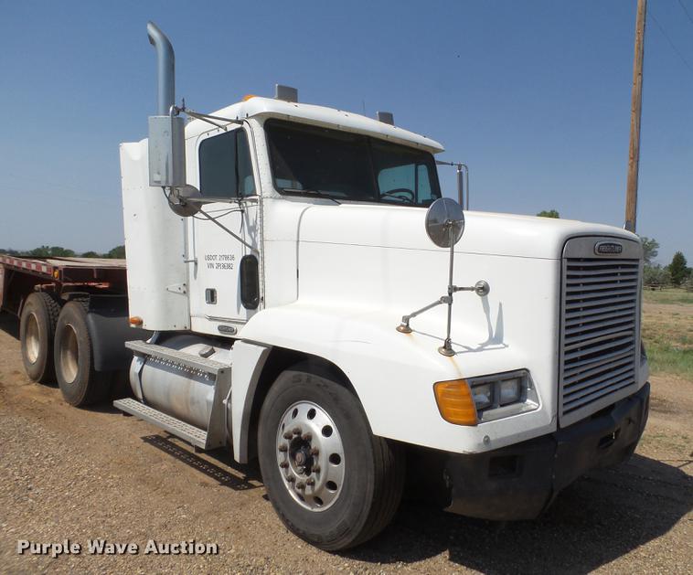 image for item DD1158 2002 Freightliner FLD semi truck