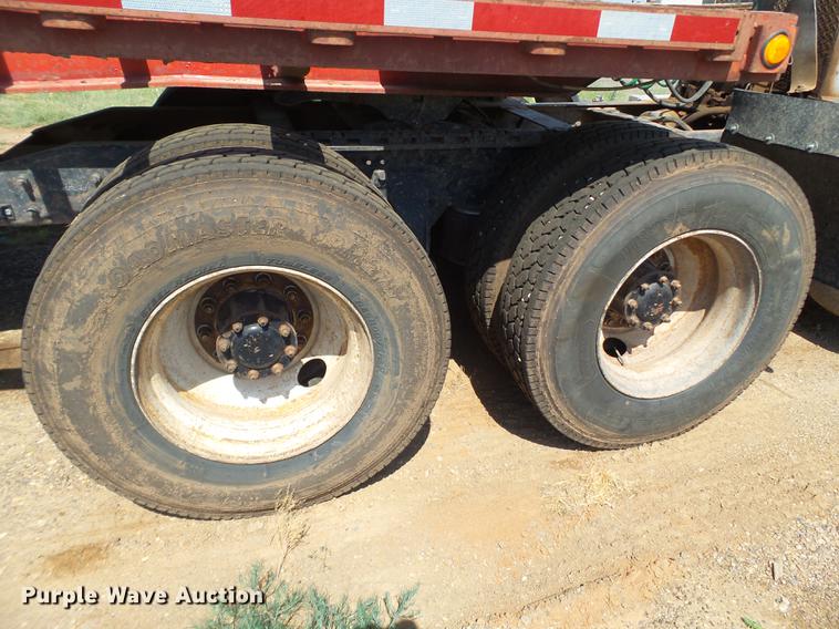 image for item DD1158 2002 Freightliner FLD semi truck